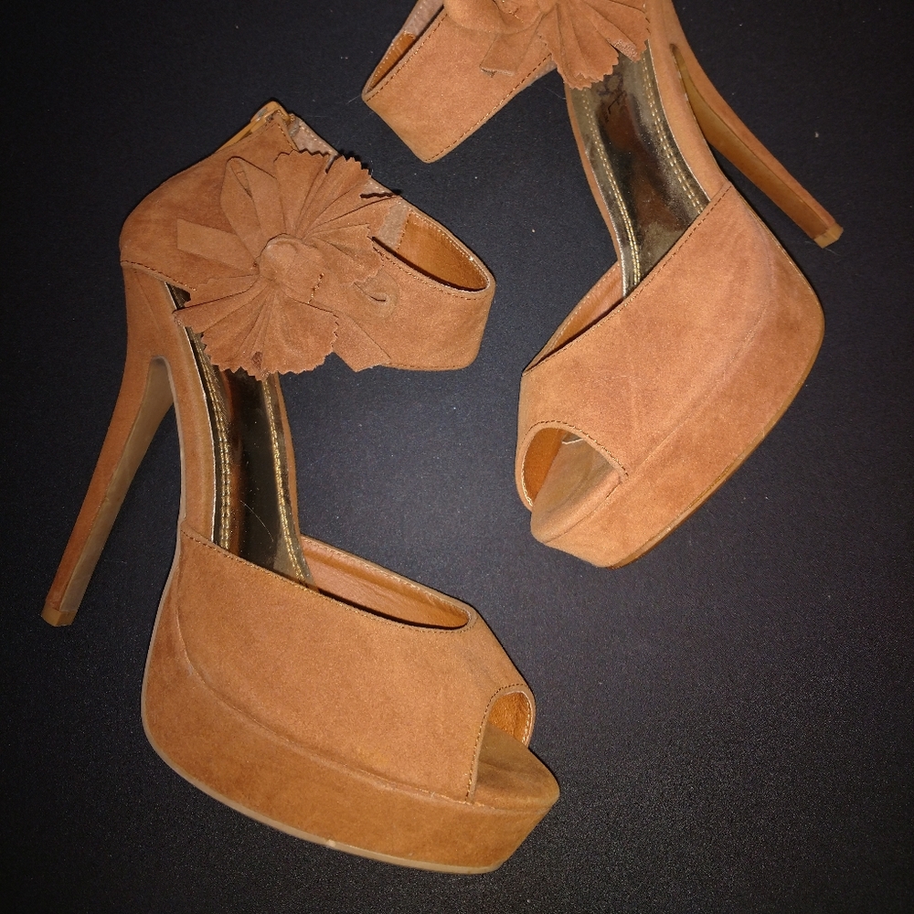 Suede Tan Heels w/ Flower Accent Size 9